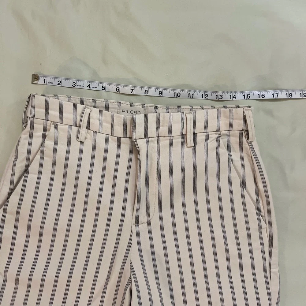 Anthropologie x Pilcro
Size 30 Cream color shorts EUC - Picture 13 of 16